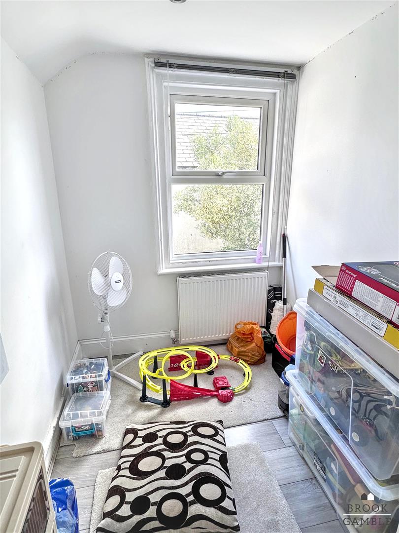 3 Bedroom House - Mid Terrace. Bourne Street in Eastbourne,  12